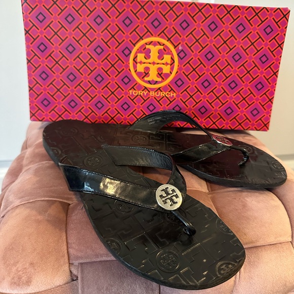 Tory Burch Black flip flops - Picture 2 of 10